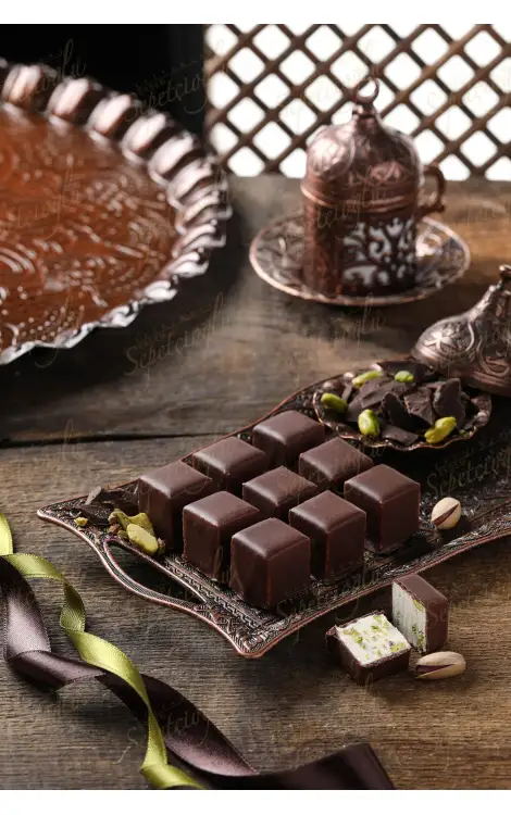 Çikolata Kaplı Antep Fıstıklı Çekme Helva 160G Çikolata Kaplı Antep Fıstıklı Çekme Helva 160G